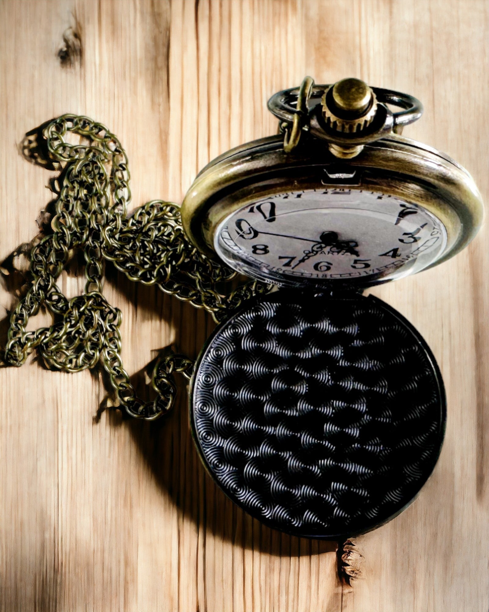 Taschenuhr im Vintage-Stil mit Personalisierungsmöglichkeit - gebürstetes Gold