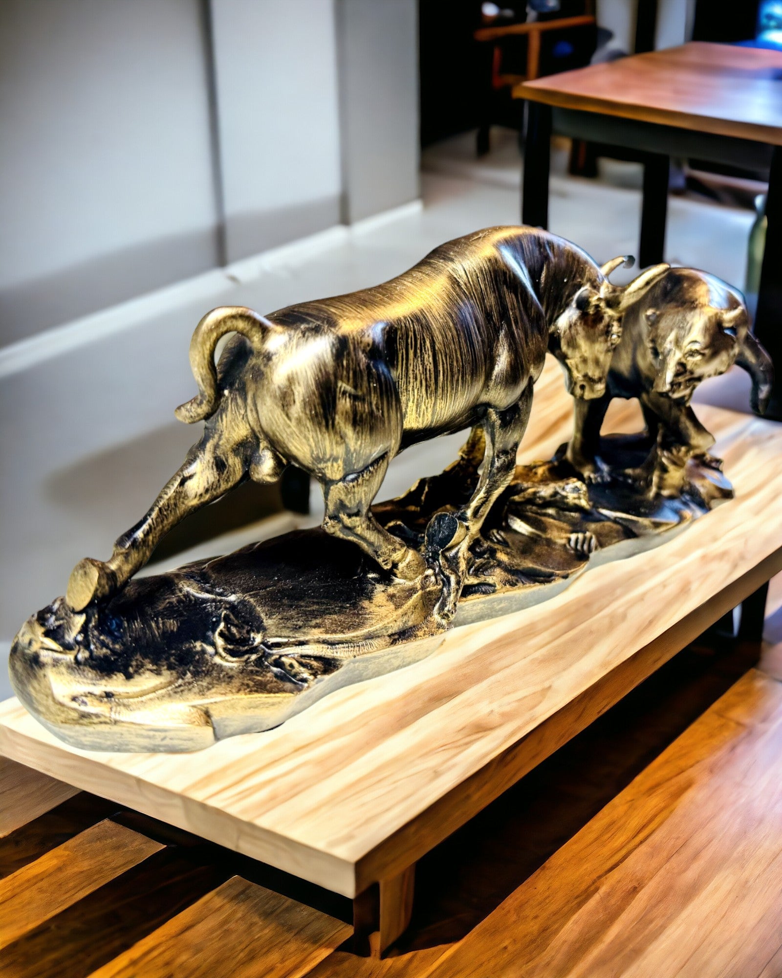 Skulptur "Zwei Rivalen" - Bulle und Bär - Symbolik des Finanzmarktes, Gravurmöglichkeit - Farbe Kupfer