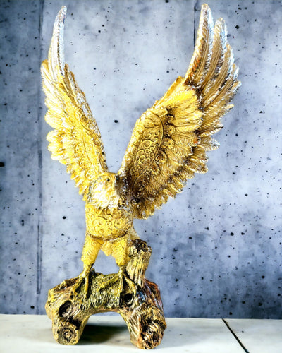 Statuette "Goldener Adler" mit Personalisierungsoption - Dekoration aus Harz