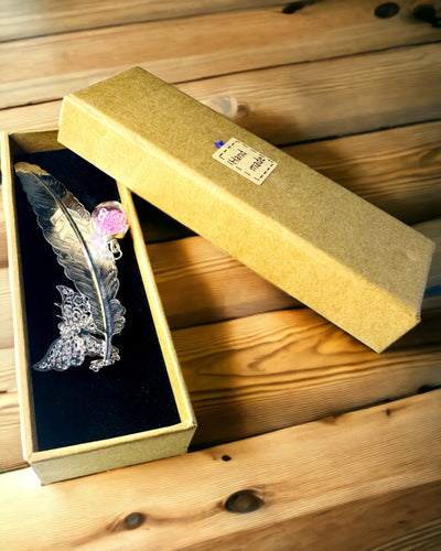 Marque-page créatif de style rétro avec motif de plume et papillon – Cadeau élégant pour maman, enseignant, promotionnel, couleur argent/rose