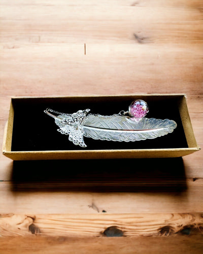 Marque-page créatif de style rétro avec motif de plume et papillon – Cadeau élégant pour maman, enseignant, promotionnel, couleur argent/rose