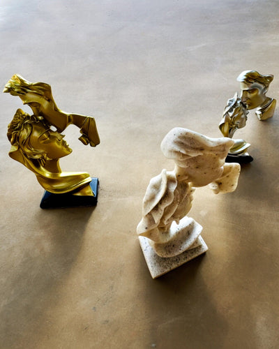 Figurine "Élégance en Pierre" couleur or - 13,5 cm de hauteur, Décorative avec Option de Gravure