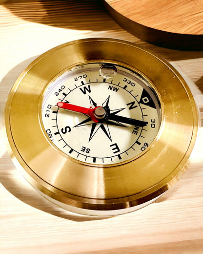 Boussole de Navigation avec Possibilité de Gravure, Laiton, Design Classique – 5 cm