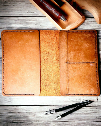 Traveler's Case - Leather Passport Holder, personalized with engraving - 2 color variants