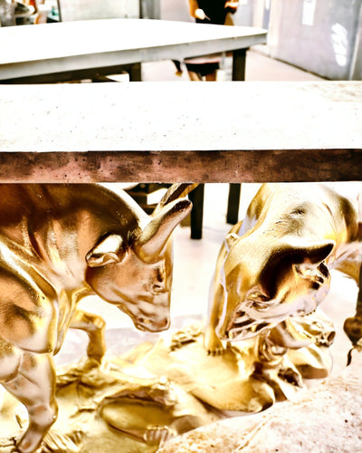 Duel des Puissants - Sculpture décorative Taureau et Ours - possibilité de personnalisation par gravure - couleur or