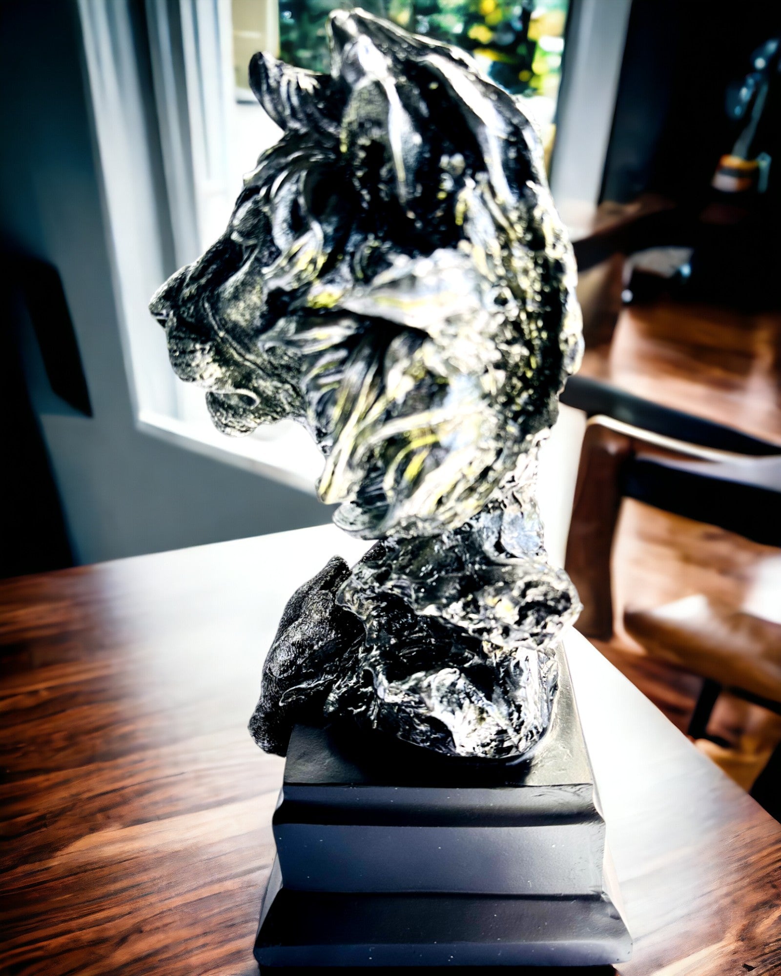 König des Dschungels Löwe - Majestätische Löwenstatue - silberfarben, personalisierbar als Geschenk