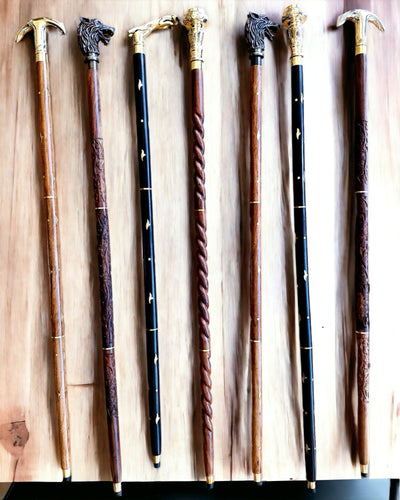 Wandelstok 'Wolf' - Indiaas Mangohout met Gravure Optie, bruin met gesneden patroon