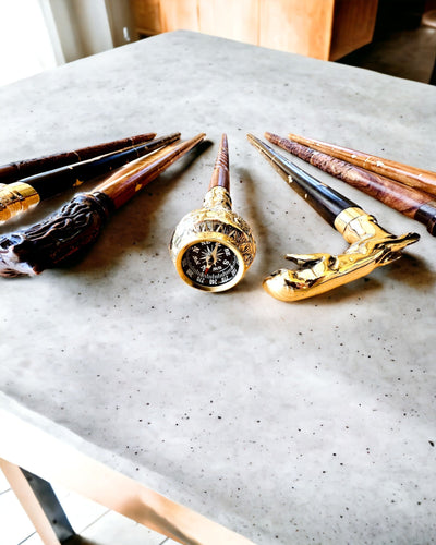 Kompasso Brown - Liefde voor wandelen - Handgesneden Houten - Exclusieve Editie met Gravure Optie