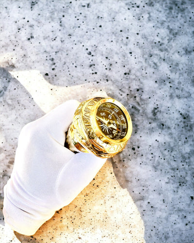 Kompasso Brown - Liefde voor wandelen - Handgesneden Houten - Exclusieve Editie met Gravure Optie