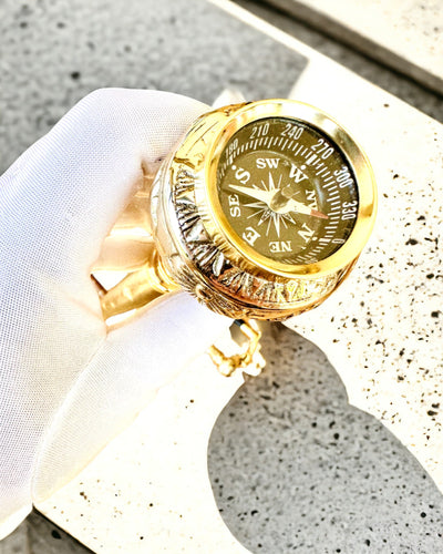 Kompasso Brown - Liefde voor wandelen - Handgesneden Houten - Exclusieve Editie met Gravure Optie