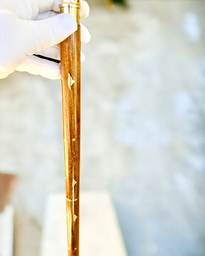 Laska Spacerowa Wolf - Indiaas Mangohout met Mogelijkheid tot Graveren, bruin gouden versieringen