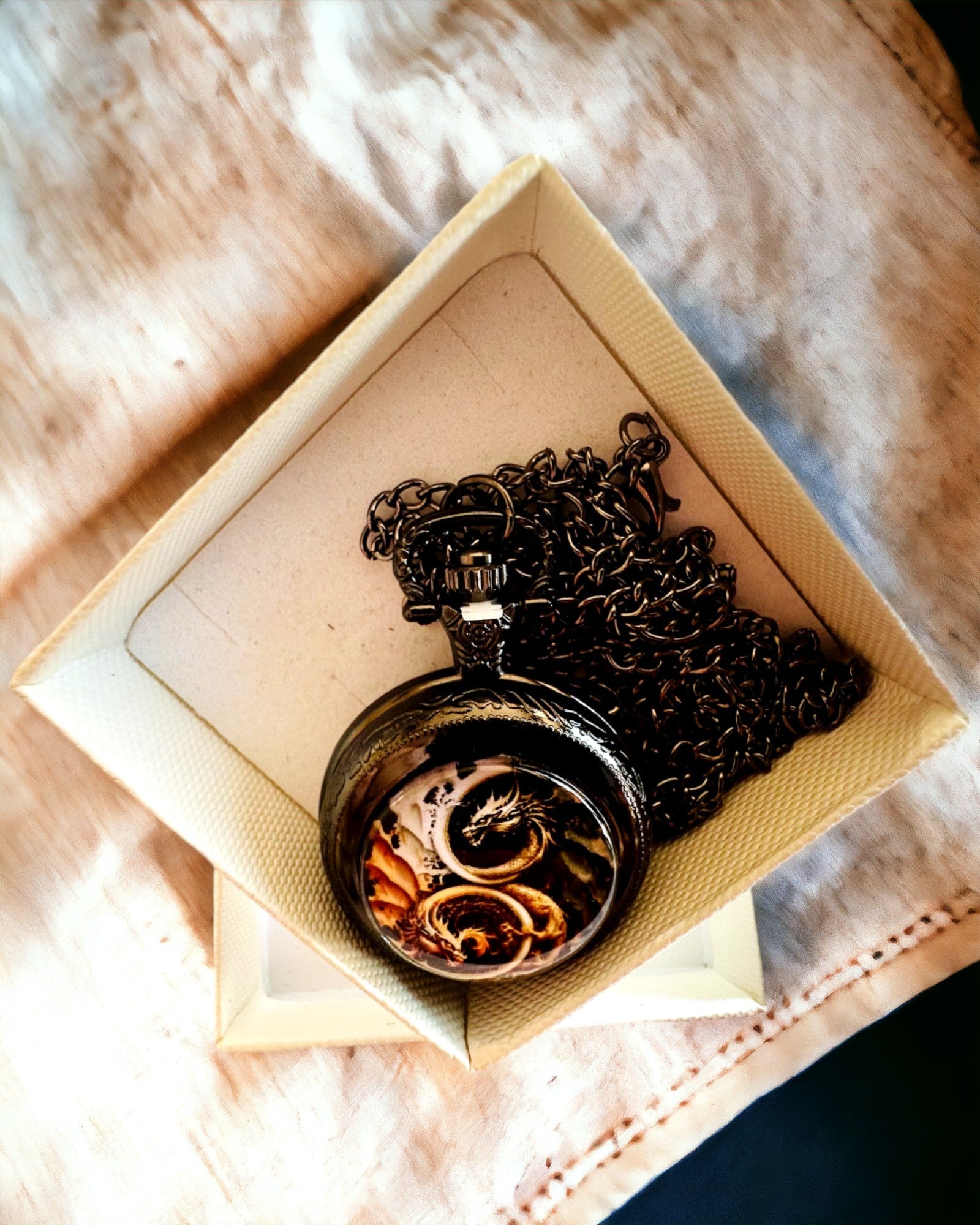 Taschenuhr "Drachen-Aura" mit Personalisierungsoption