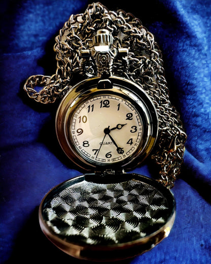 Taschenuhr "Drachen-Aura" mit Personalisierungsoption