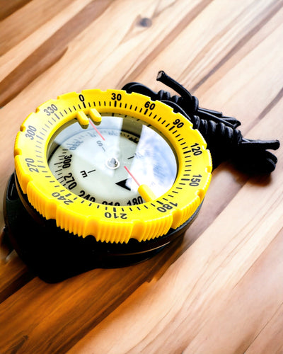 Duikkompas AquaGuide - waterdicht kompas met luminescentiefunctie en flexibele band, mogelijkheid tot personalisatie