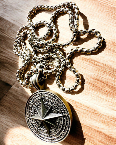 "Eurla" Compass Necklace - customizable with engraving