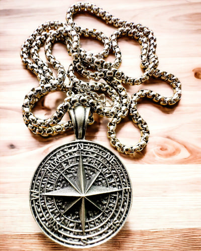"Eurla" Compass Necklace - customizable with engraving