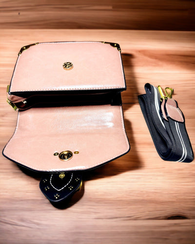 Square Light Purple Shoulder Bag with Lion Motif – Elegant Handbag Made of Textured PU Leather. Personalization with Engraving