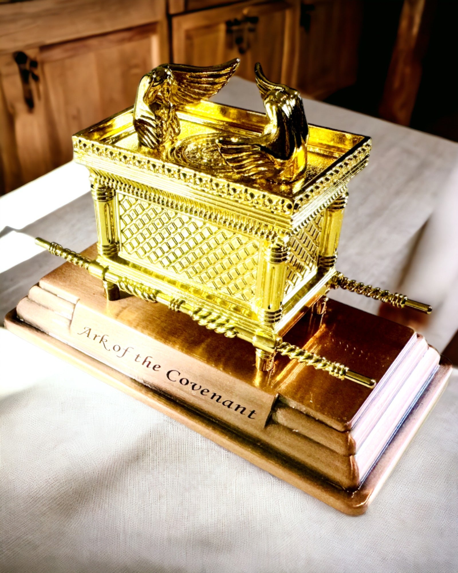 Réplique de l'Arche d'Alliance Dorée – Statue Décorative de l'Arche en Cuivre Taille XL 28x15.6x20 cm
