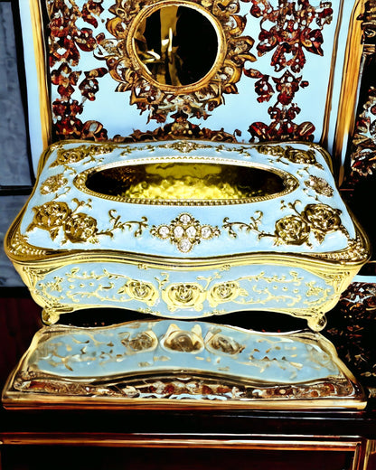 Luxus-Taschentuchbox mit geprägtem Rosenmuster und eleganten Griffen