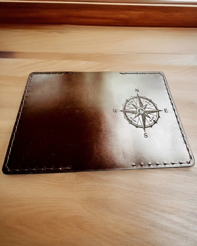 Étui "Voyageur" - Pochette en cuir pour passeport, personnalisation par gravure - 2 variantes de couleur