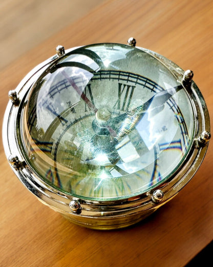 Bailey Compass Clock - Élégante Horloge avec motif de Boussole avec Possibilité de Gravure