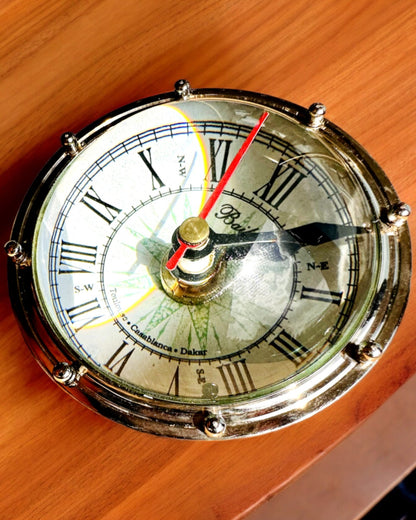 Bailey Compass Clock - Élégante Horloge avec motif de Boussole avec Possibilité de Gravure