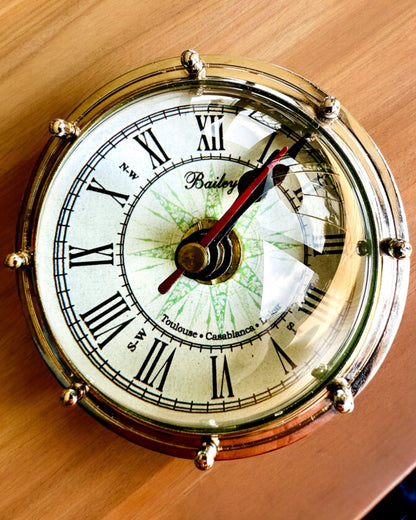 Bailey Compass Clock - Élégante Horloge avec motif de Boussole avec Possibilité de Gravure
