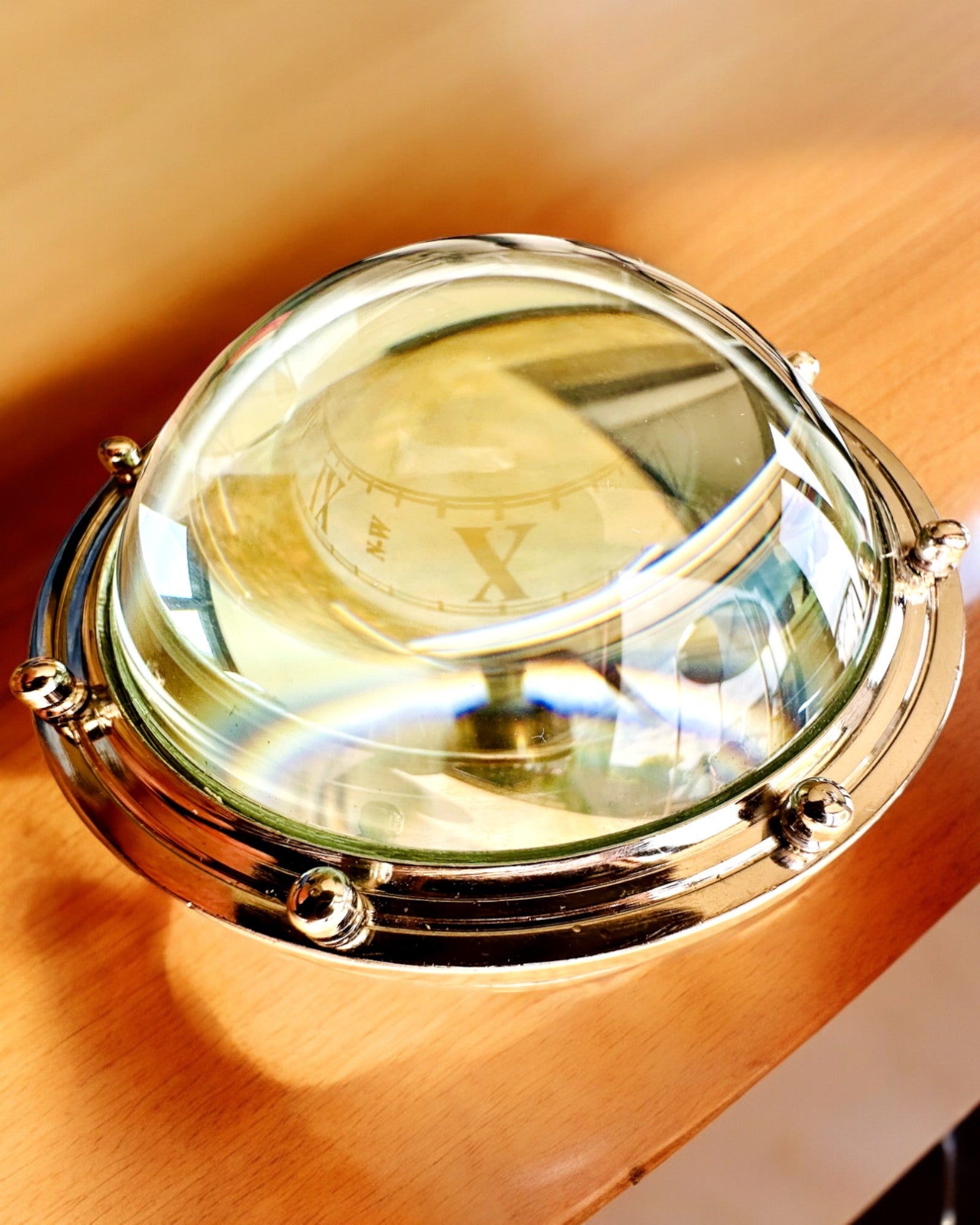 Bailey Compass Clock - Élégante Horloge avec motif de Boussole avec Possibilité de Gravure
