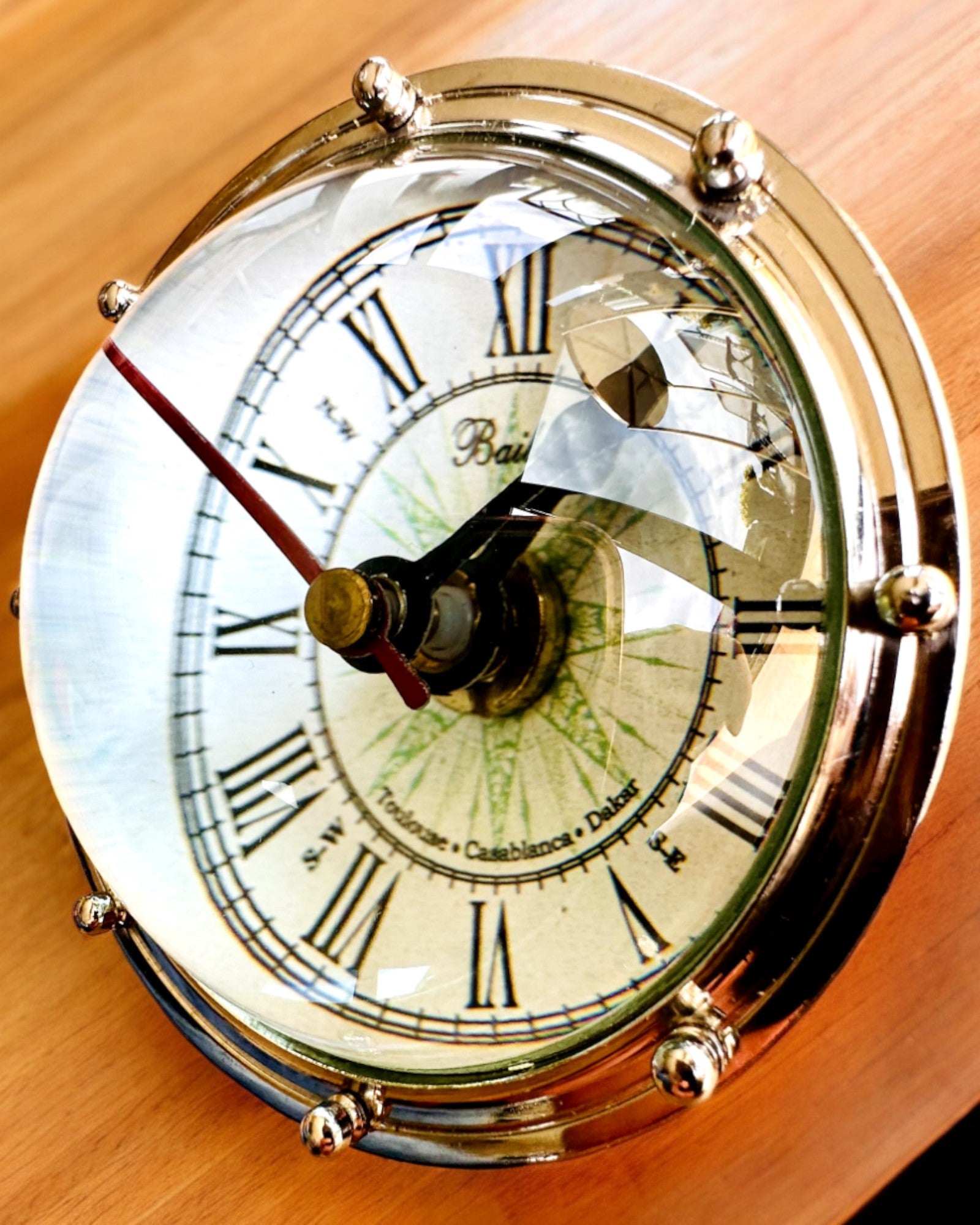 Bailey Compass Clock - Elegante Klok met Kompasmotief met Mogelijkheid tot Graveren