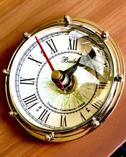Bailey Compass Clock - Élégante Horloge avec motif de Boussole avec Possibilité de Gravure