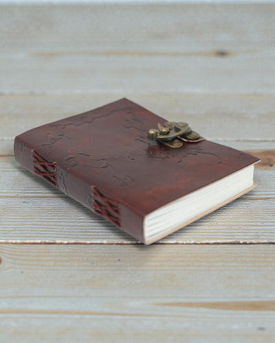 Terra Voyage – Carnet en cuir avec carte du monde en relief
