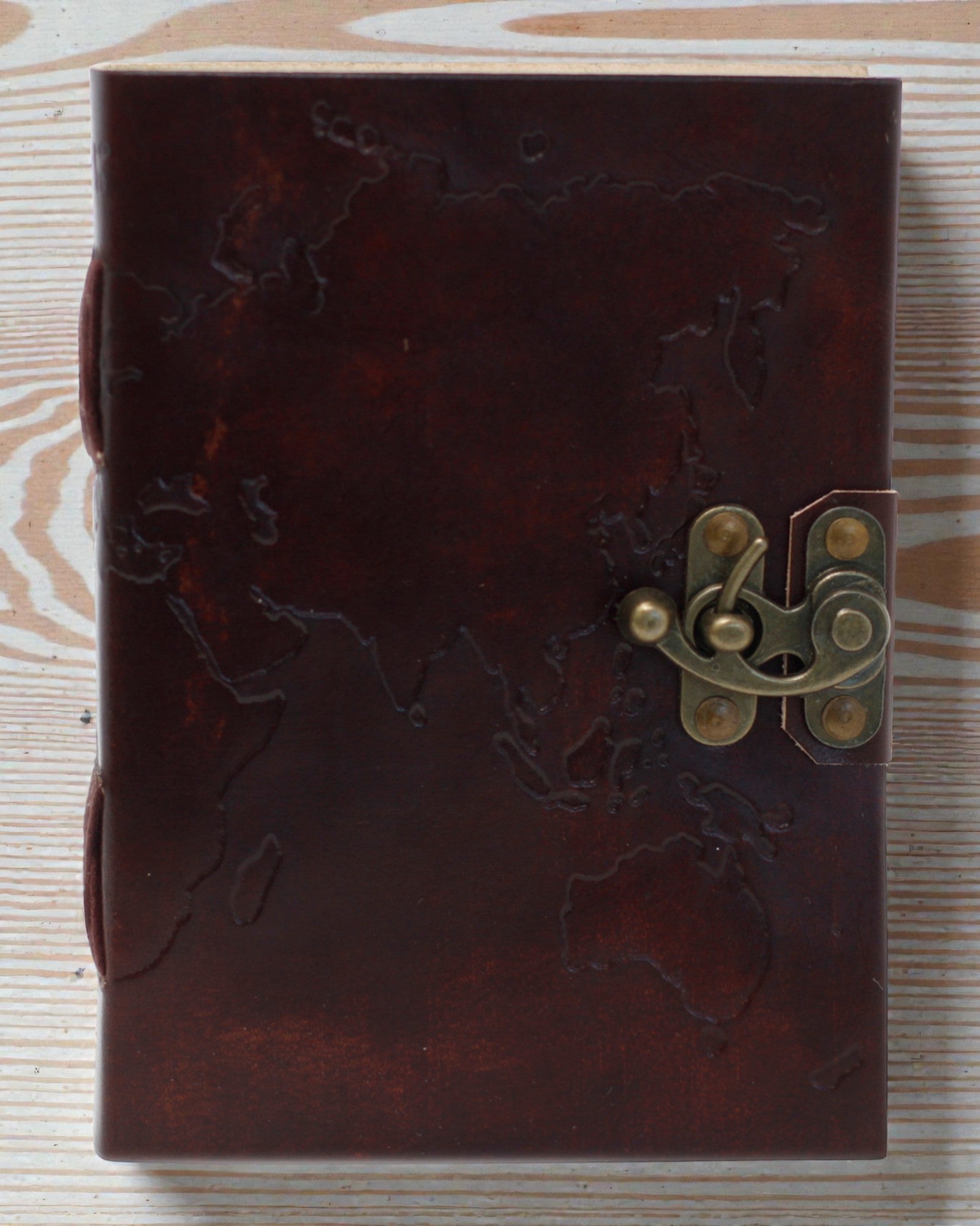 Terra Voyage – Carnet en cuir avec carte du monde en relief