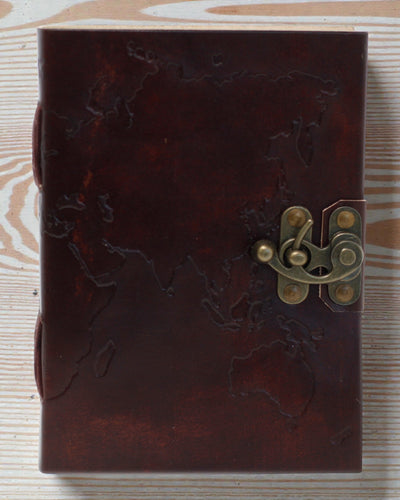 Terra Voyage – Carnet en cuir avec carte du monde en relief