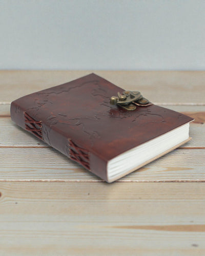 Terra Voyage – Carnet en cuir avec carte du monde en relief