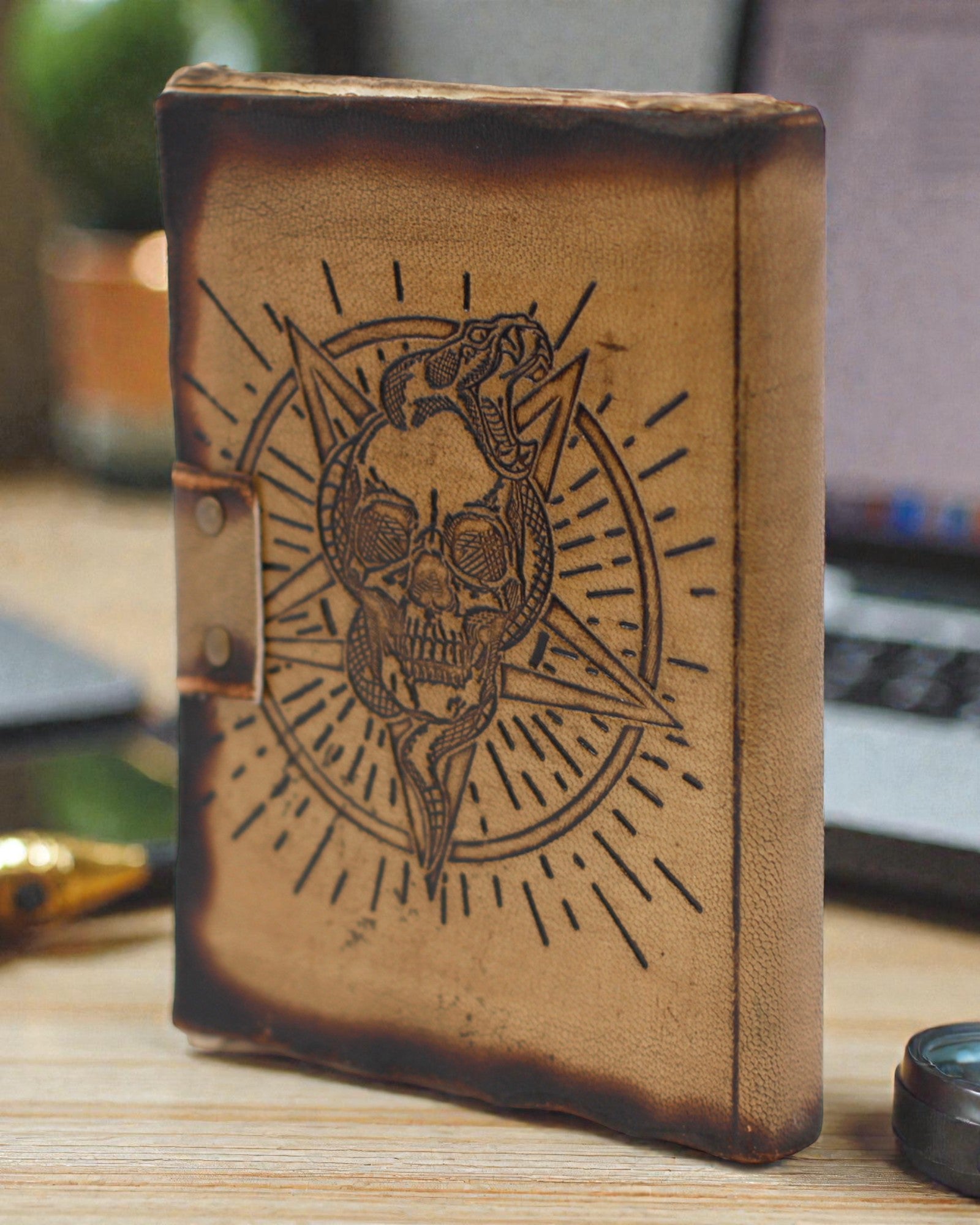 Noctis Sigil – Carnet en cuir : pentagramme et crâne