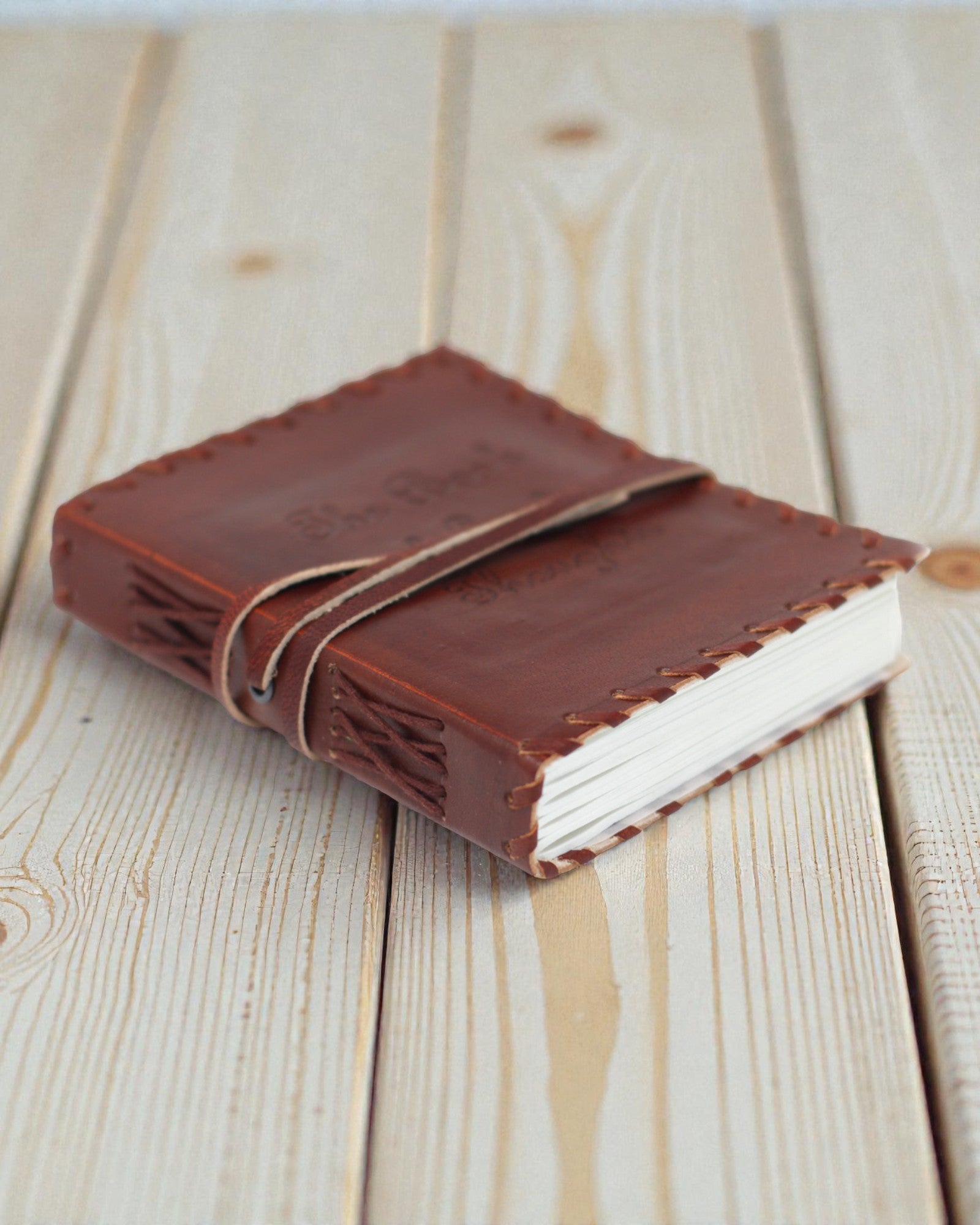 Liber Mentis – Carnet en cuir « Livre des pensées » avec lanière enroulée