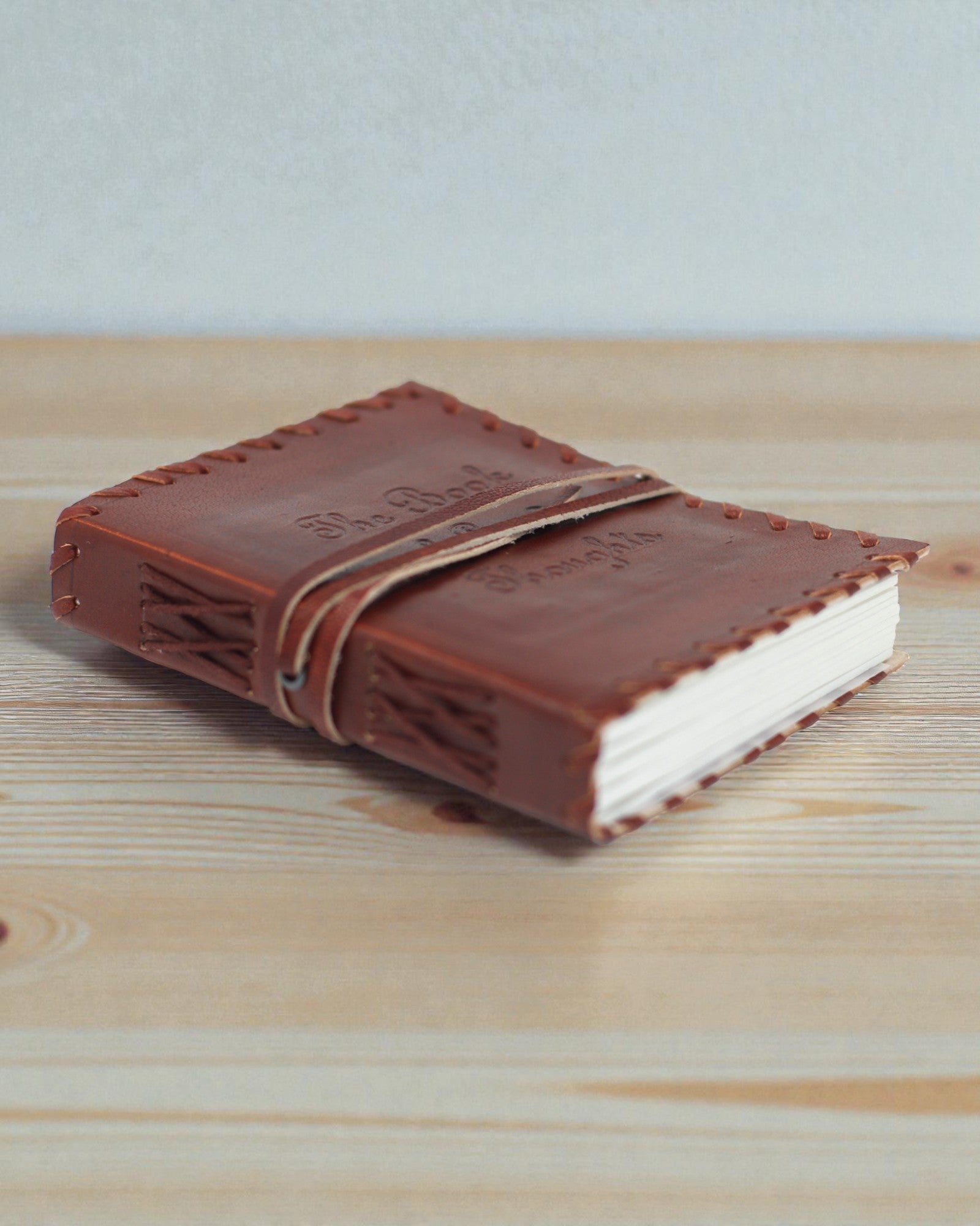 Liber Mentis – Carnet en cuir « Livre des pensées » avec lanière enroulée