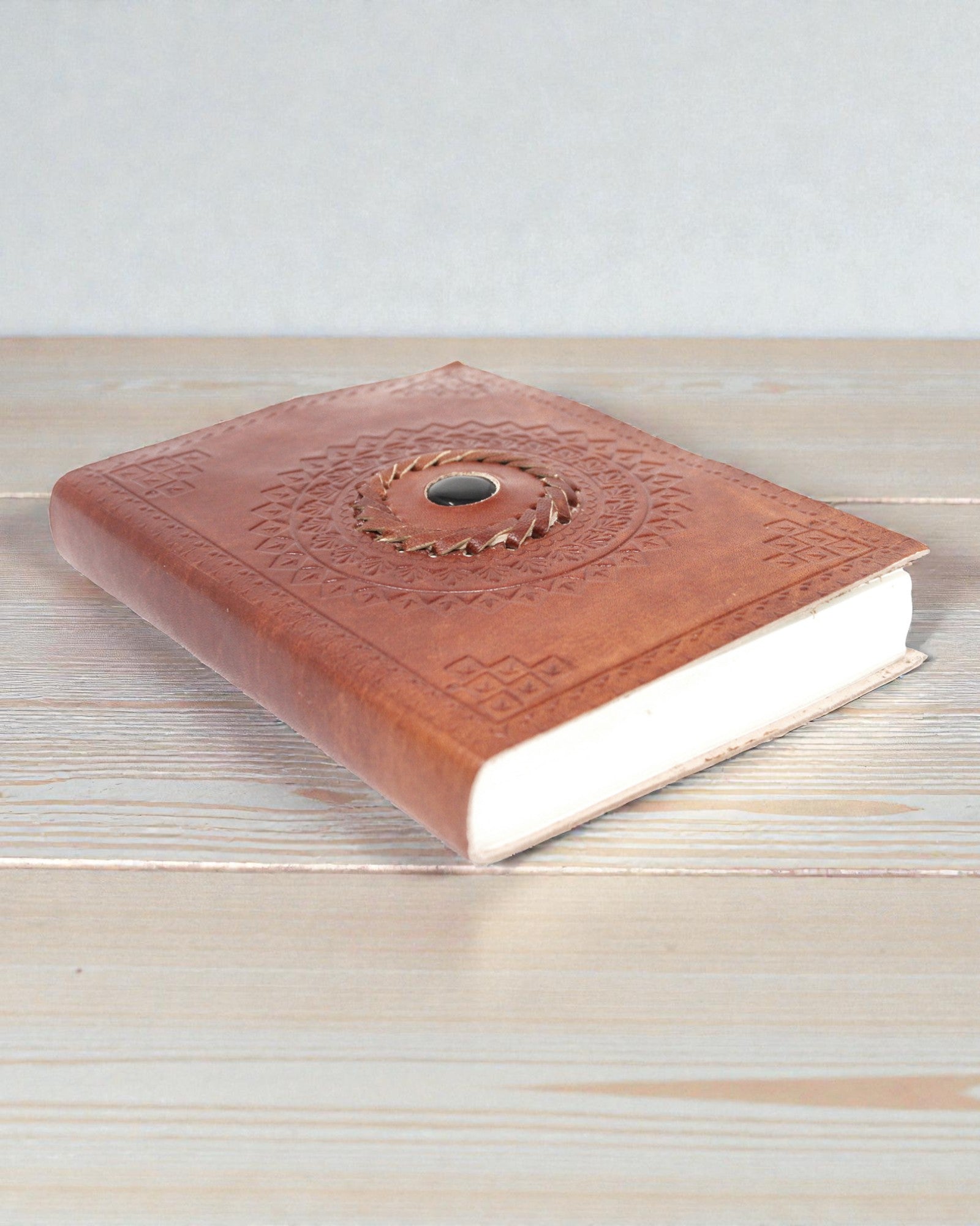 Umbra Mandala – Carnet en cuir avec onyx noir