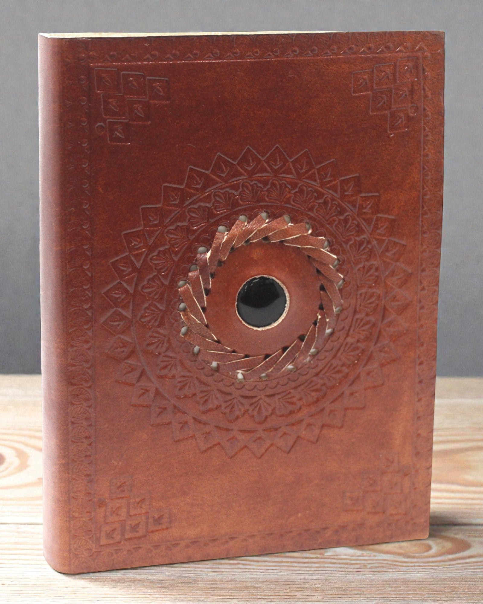 Umbra Mandala – Carnet en cuir avec onyx noir