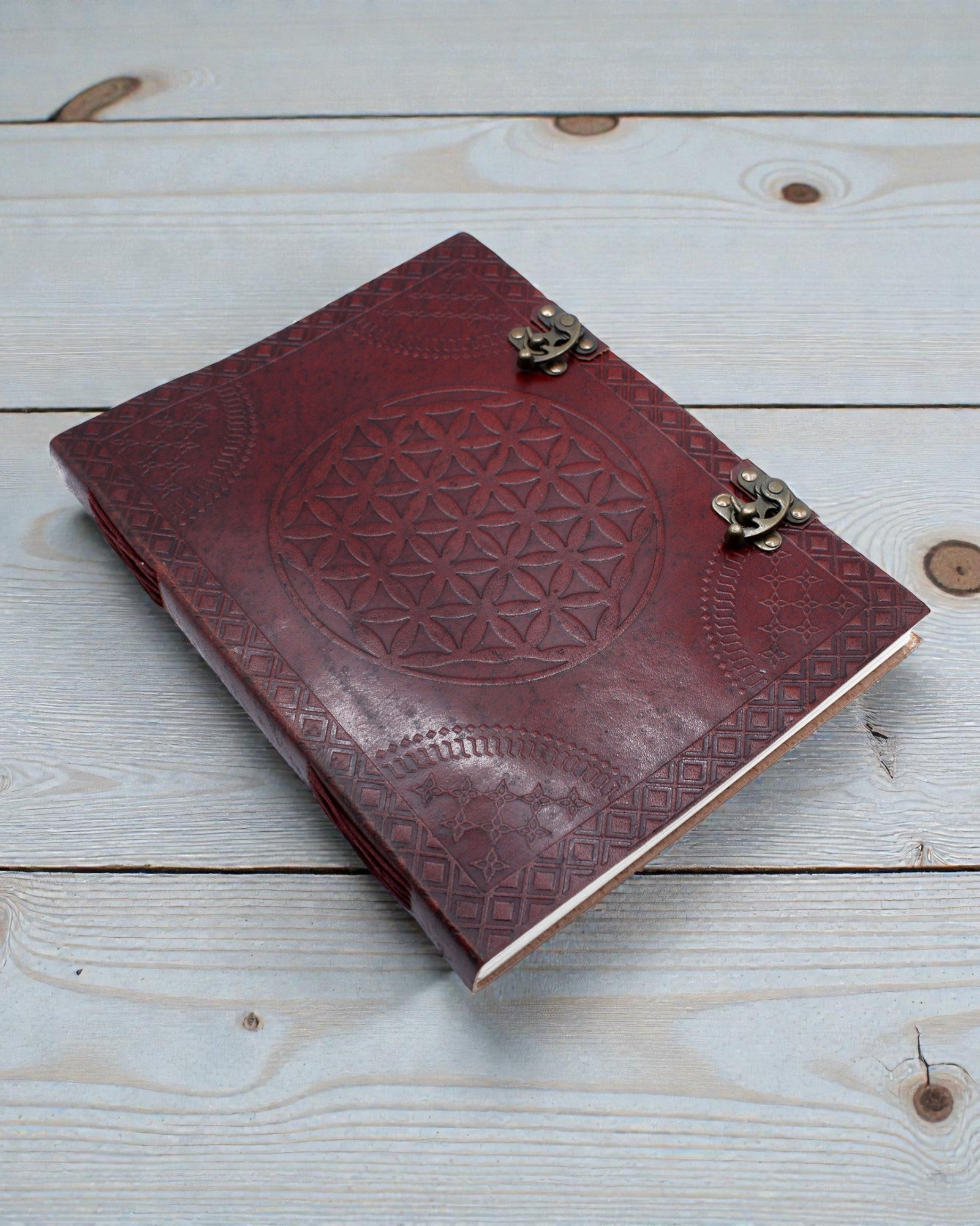 Carnet de notes en cuir Mandala de la vie Grand – Fleur de vie gaufrée à la main 25 × 33 cm