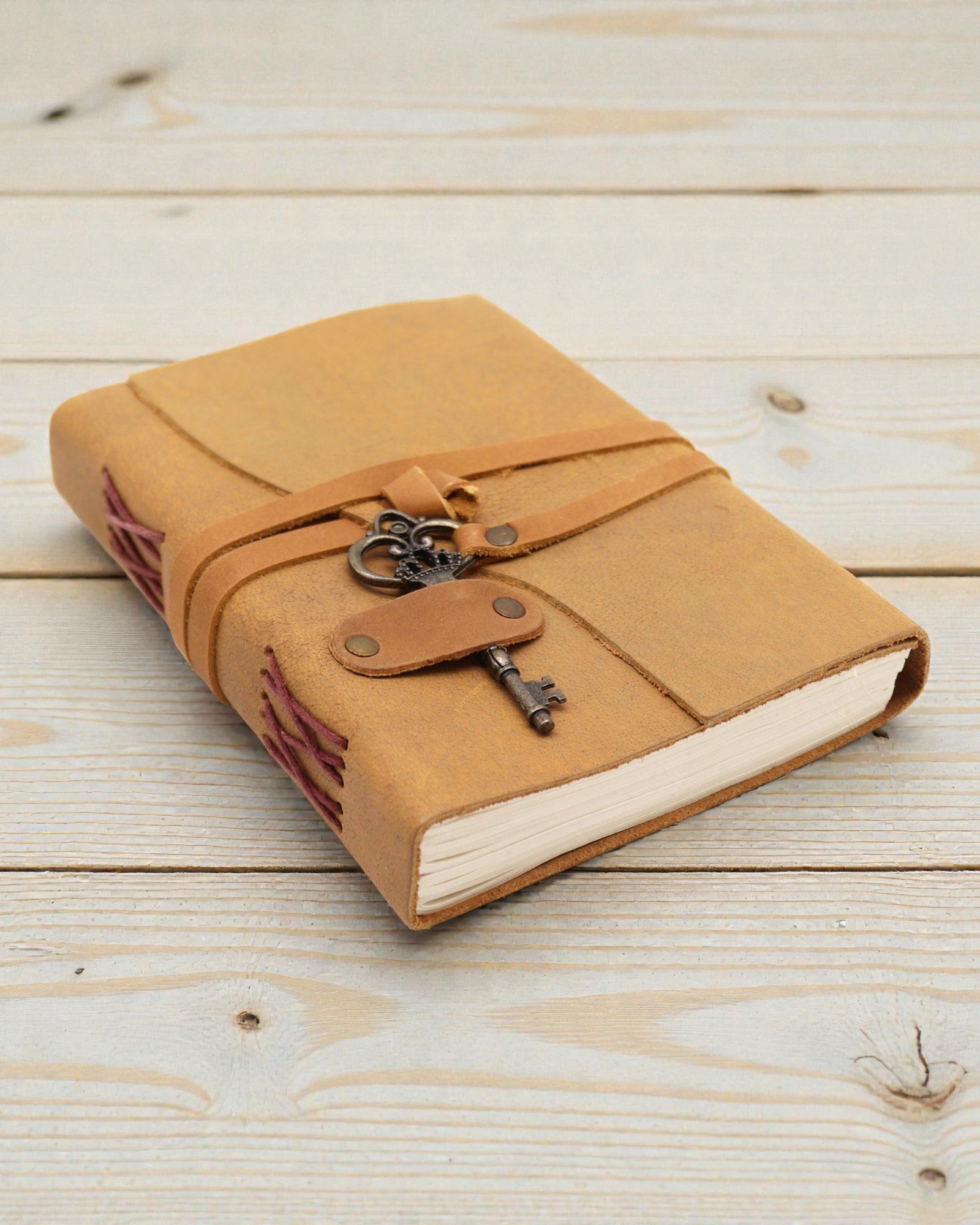 Cuir fauve huilé et clé - 200 pages - 13x18cm