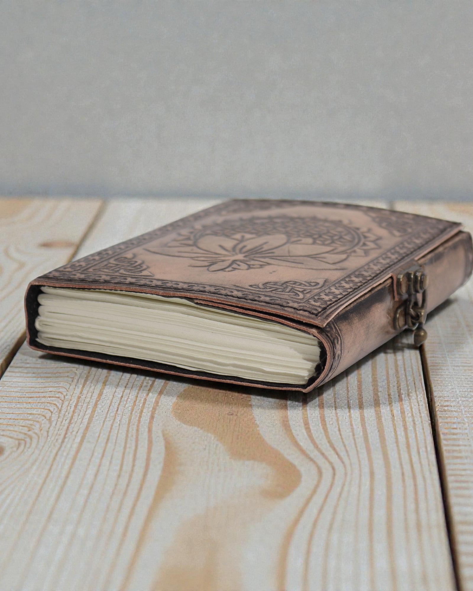 Mandala de lotus - Carnet ésotérique - Gris ancien - 200 pages  Bord cousu- 17.5x12.5x3cm