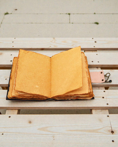 Carnet en cuir « Couleurs des sept chakras » à bords irréguliers (17,8x12,7 cm)