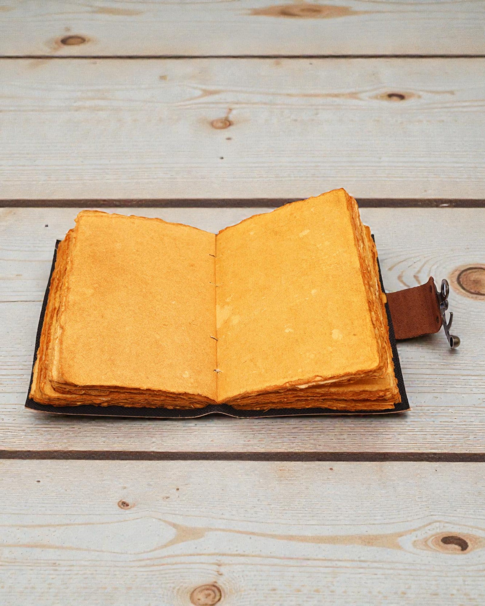 Carnet en cuir Lotus Mandala à bords frangés (17,8x12,7 cm)