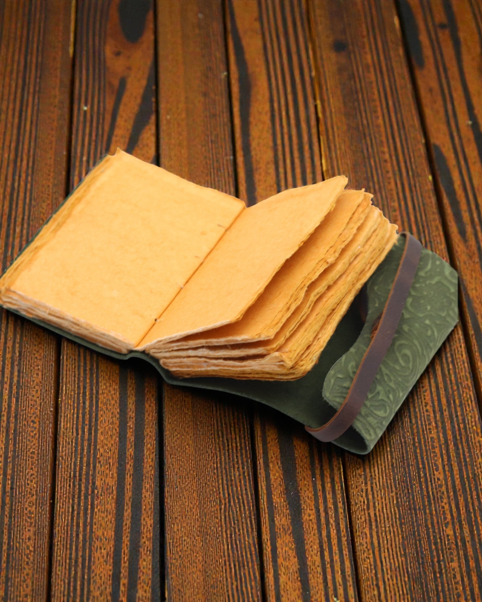 Green Maze Vintage – leather notebook with aged pages 12,7 × 8,9 cm