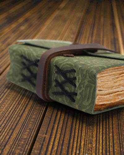 Green Maze Vintage – leather notebook with aged pages 12,7 × 8,9 cm