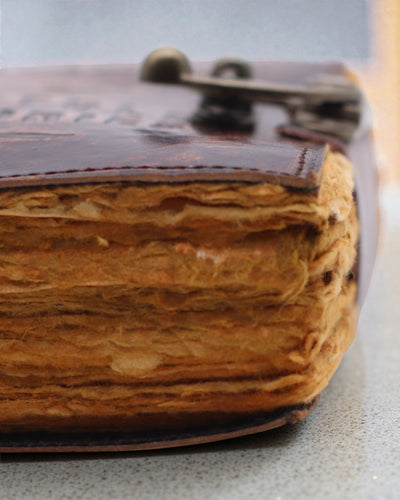 Antiqua Stories – carnet en cuir aux pages vieillies 15 × 10 cm, Les notes d’histoires inédites