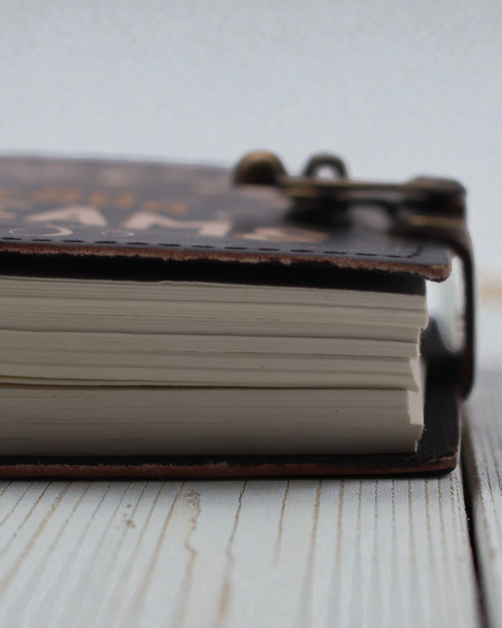 Carnet en cuir imprimé – N’abandonnez jamais vos rêves -  17.8×12.7 cm