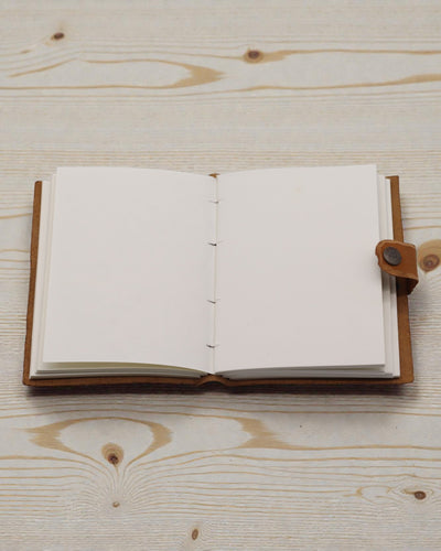 Leren notitieboek met bloemen in reliëf – bruin (17,8 x 12,7 cm)