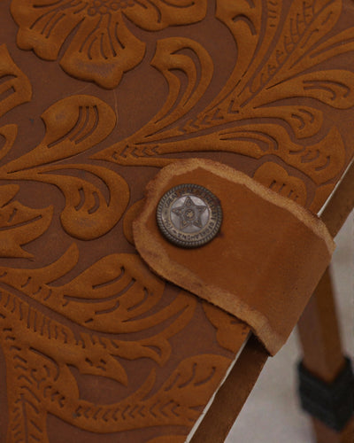 Leren notitieboek met bloemen in reliëf – bruin (17,8 x 12,7 cm)